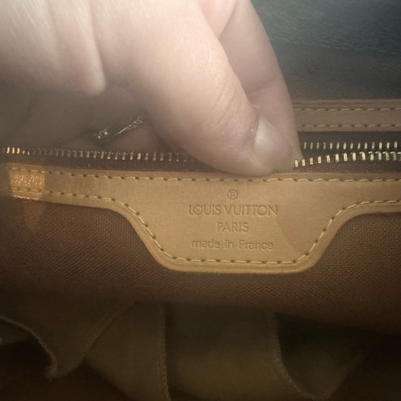 LOUIS VUITTON - Picture 9 of 11